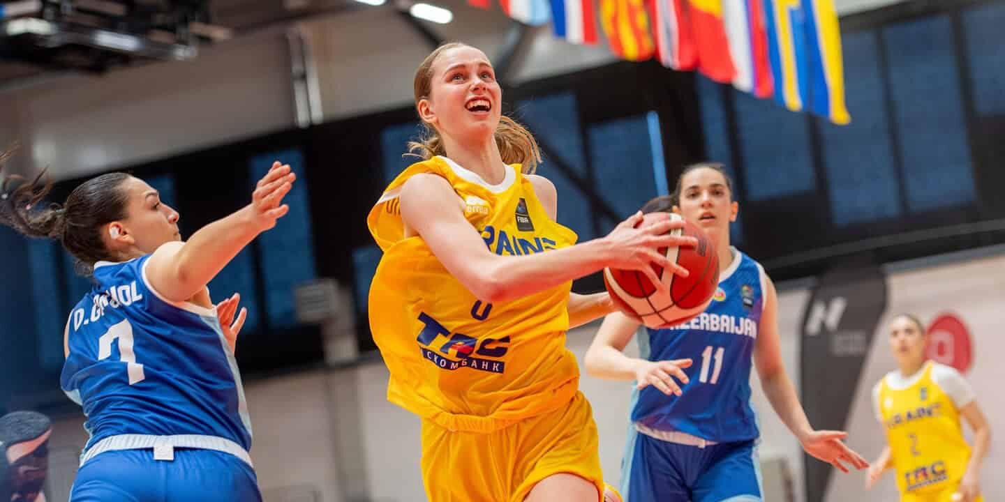 Девушки U-18: битва, не игра!